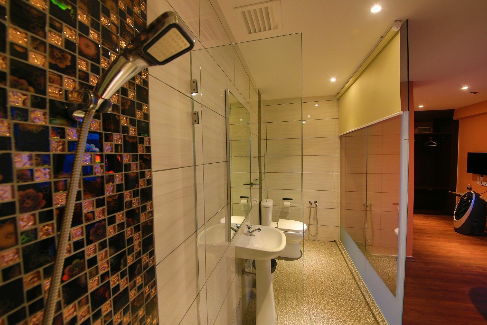 Apple Hotel Penang Джордж Таун Екстериор снимка